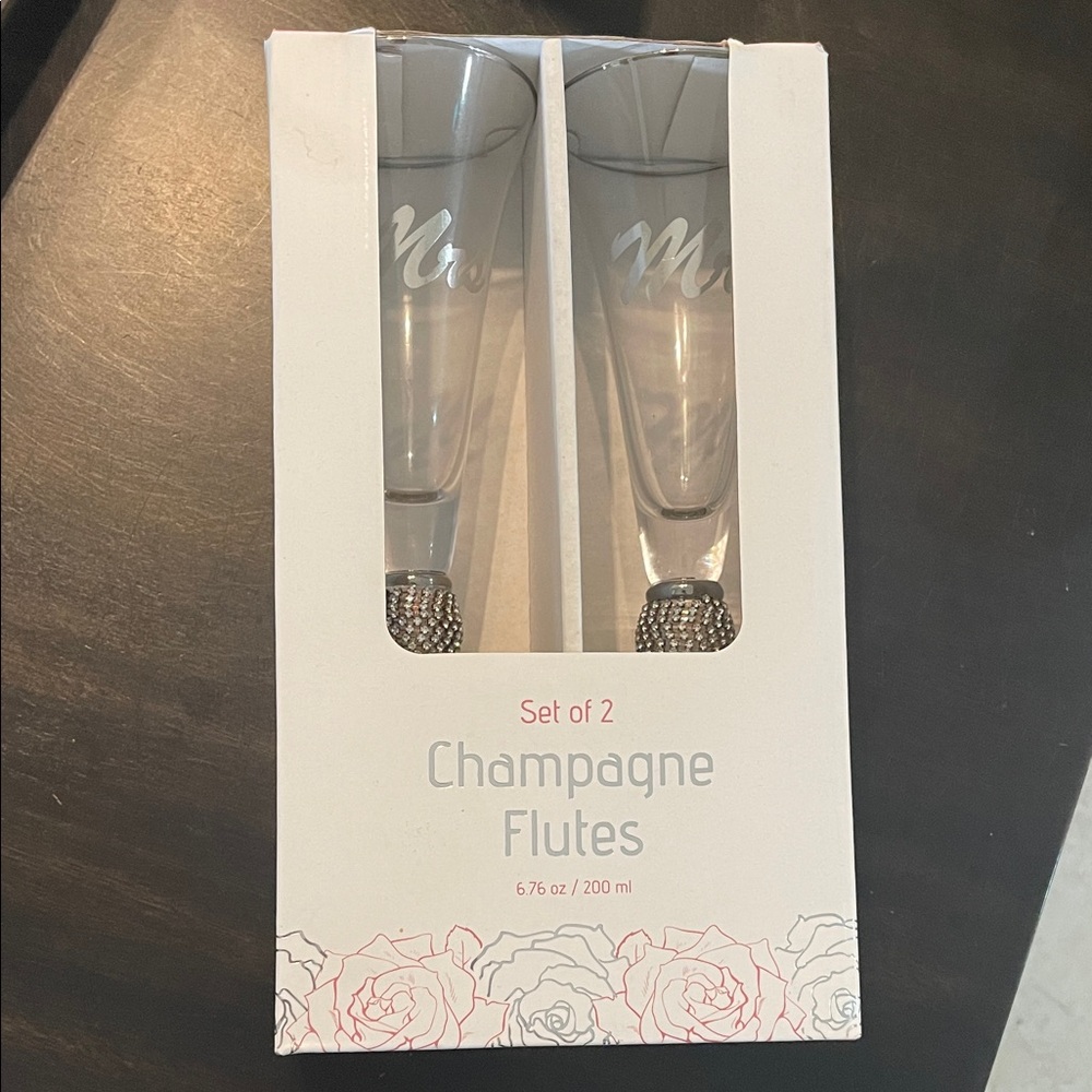 Champagne flutes 
MR and MRS